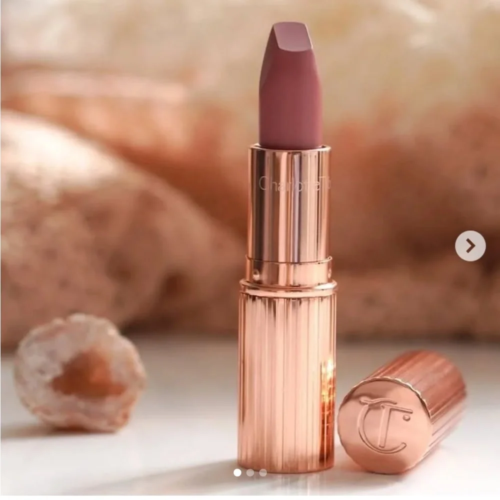 Charlotte Tilbury Matte Revolution Lipstick Very Victoria full size - Picture 2 of 3
